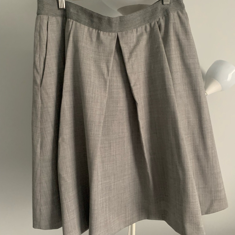 Fabiana Filippi Gray Knee-Length A-Line Skirt with Pleats. Merino wool